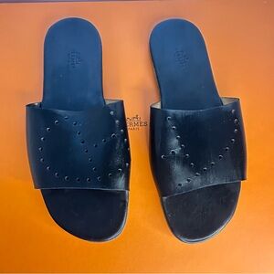 Hermès Evelyn Punching “H” Logo Leather sandal